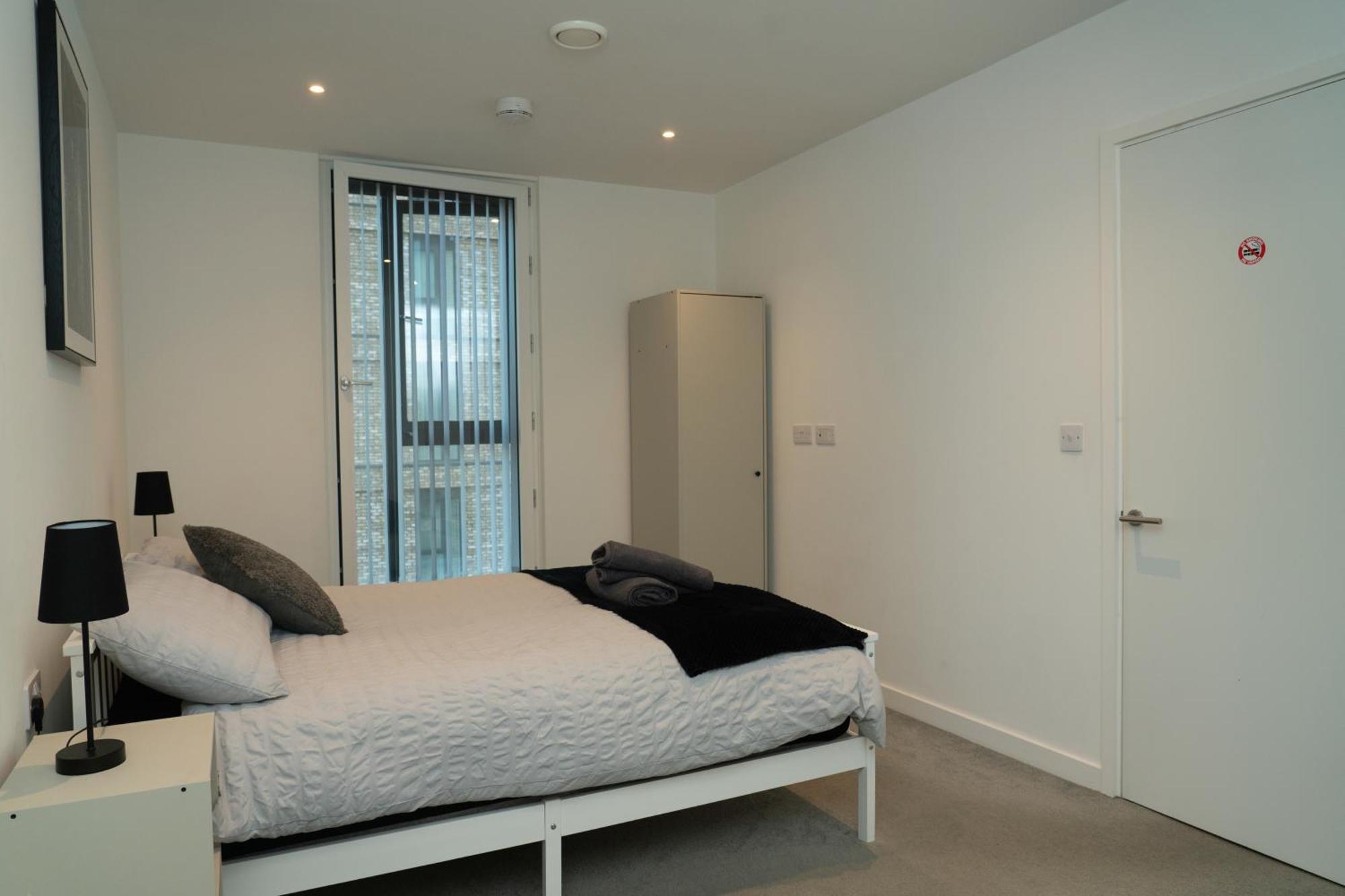 Modern 2 Bed Old Trafford With 2 Bathrooms And Workspaces - Mediacityuk, Trafford Centre Manchester