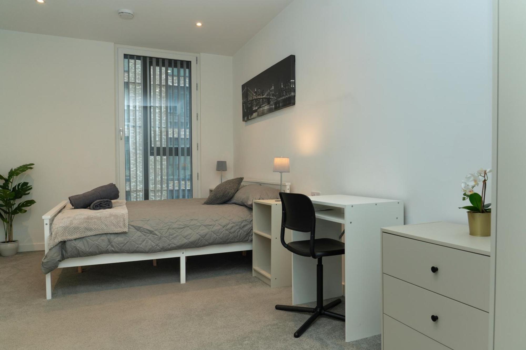 Apartment Modern 2 Bed Old Trafford With 2 Bathrooms And Workspaces - Mediacityuk, Trafford Centre