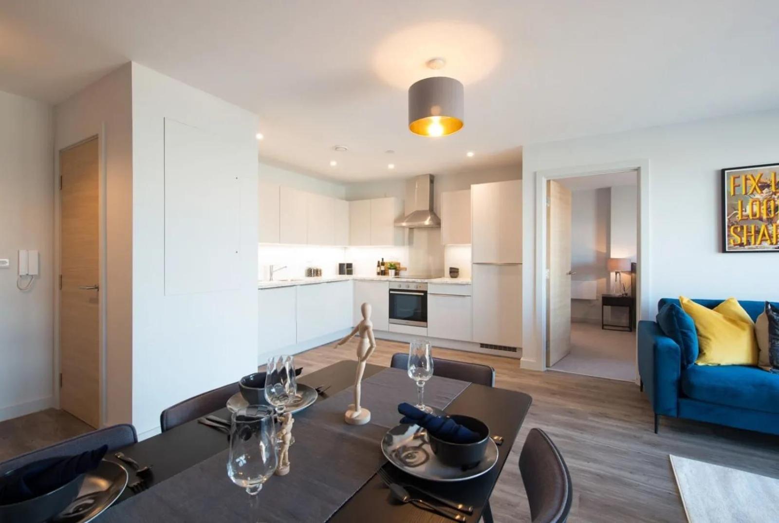 Chic And Spacious In The Heart Of Salford Apartment Manchester