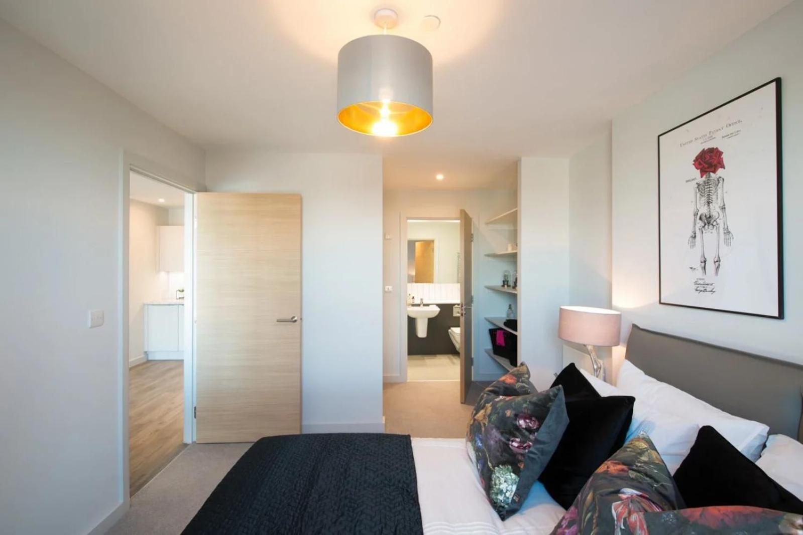 Chic And Spacious In The Heart Of Salford Apartment *