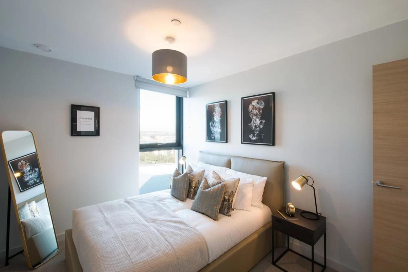 Apartment Chic And Spacious In The Heart Of Salford Manchester