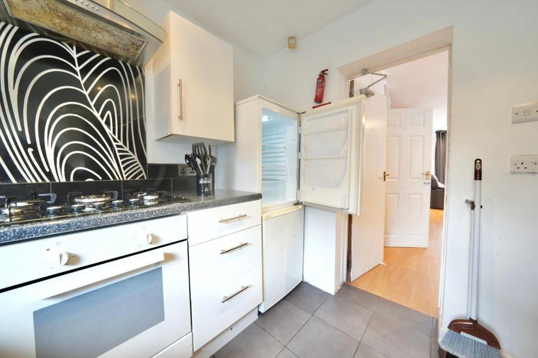 Three Bedroom House By Brookland Serviced Short Lets With Free Wifi Holiday home *