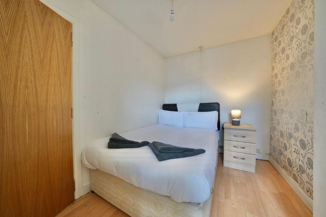 Holiday home Three Bedroom House By Brookland Serviced Short Lets With Free Wifi Manchester