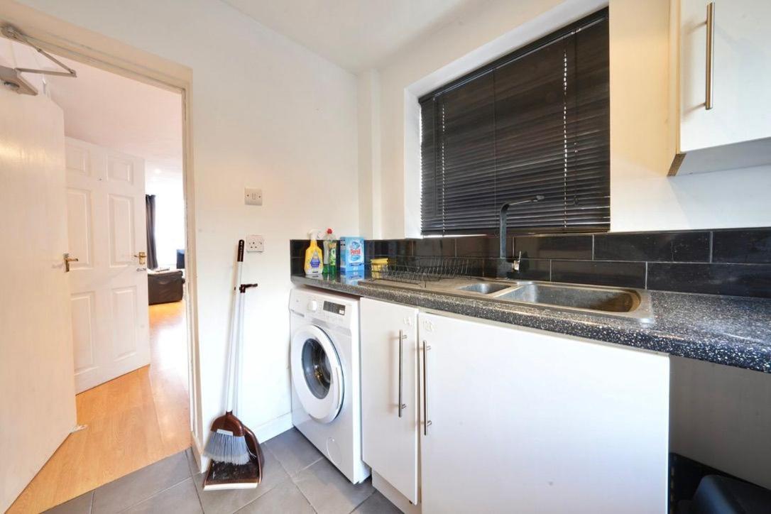 Three Bedroom House By Brookland Serviced Short Lets With Free Wifi *