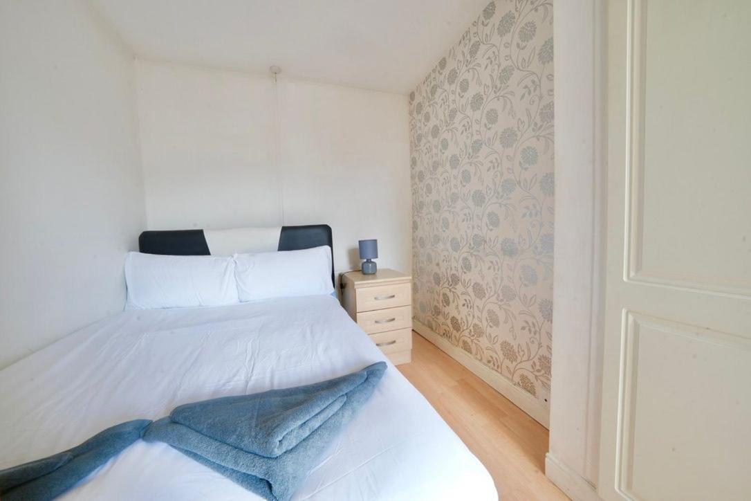 Three Bedroom House By Brookland Serviced Short Lets With Free Wifi * Manchester