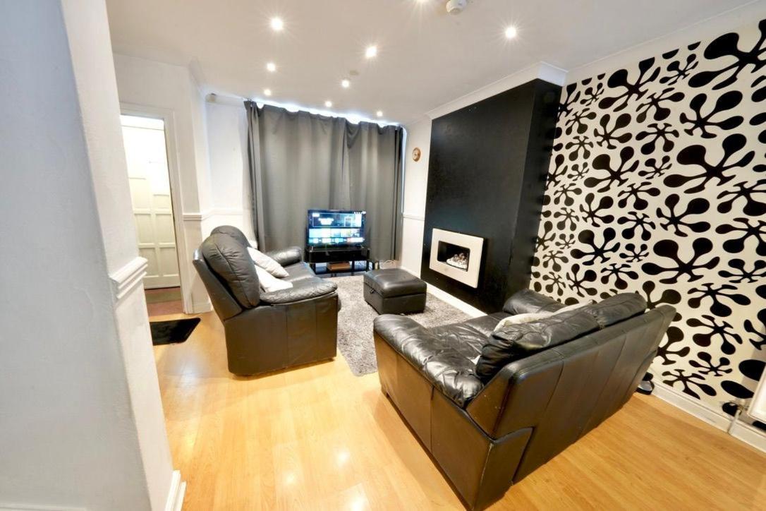 Three Bedroom House By Brookland Serviced Short Lets With Free Wifi *