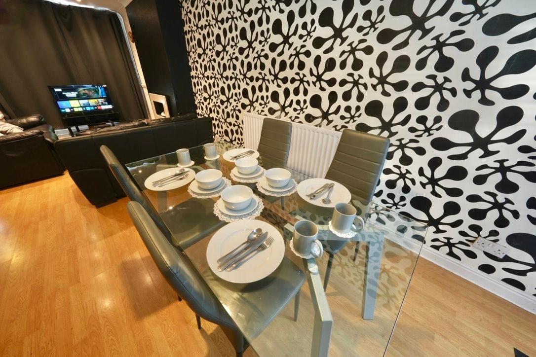 Three Bedroom House By Brookland Serviced Short Lets With Free Wifi Manchester