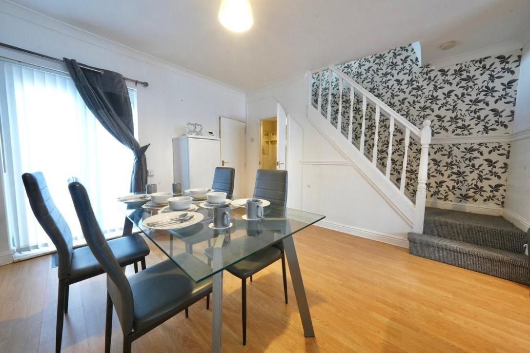 Three Bedroom House By Brookland Serviced Short Lets With Free Wifi Holiday home *