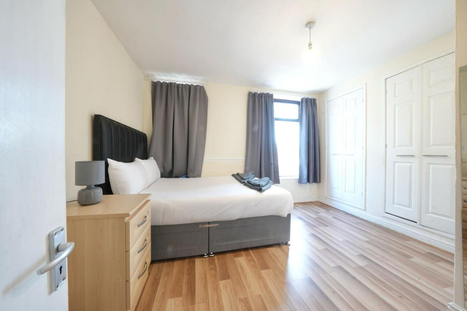 Three Bedroom House By Brookland Serviced Short Lets With Free Wifi Holiday home Manchester