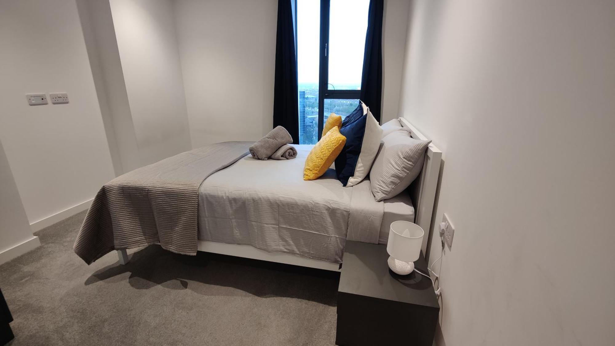 Skyline - Near Media & United, Victoria Warehouse Apartment Manchester