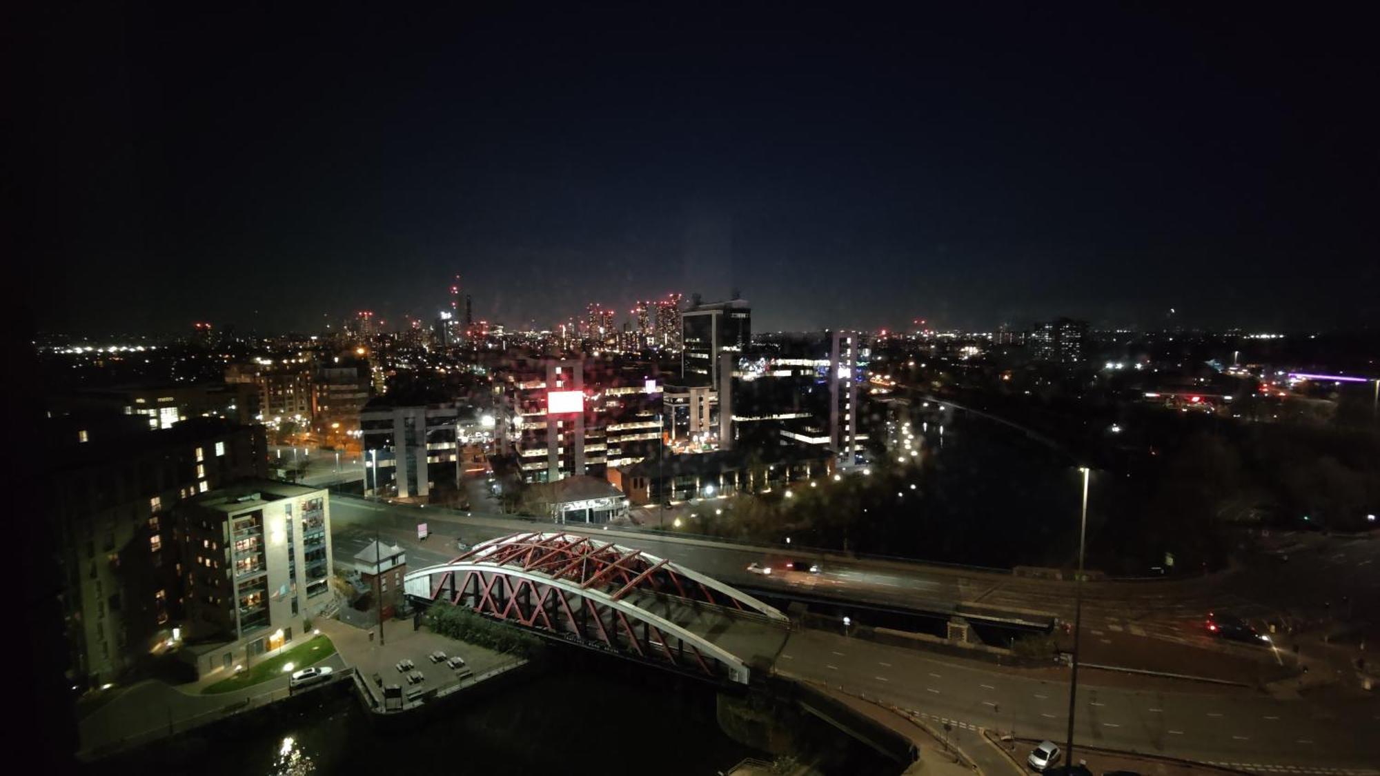 Skyline - Near Media & United, Victoria Warehouse Apartment Manchester