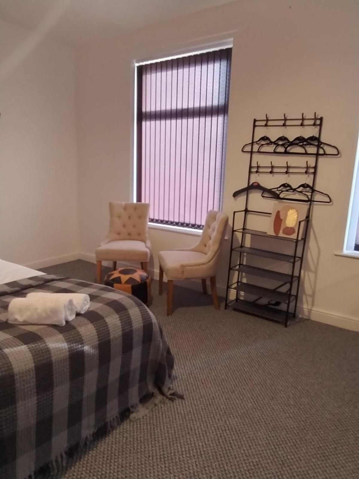 Holiday home 3br Sleeps 10 Walk To Alex Park *