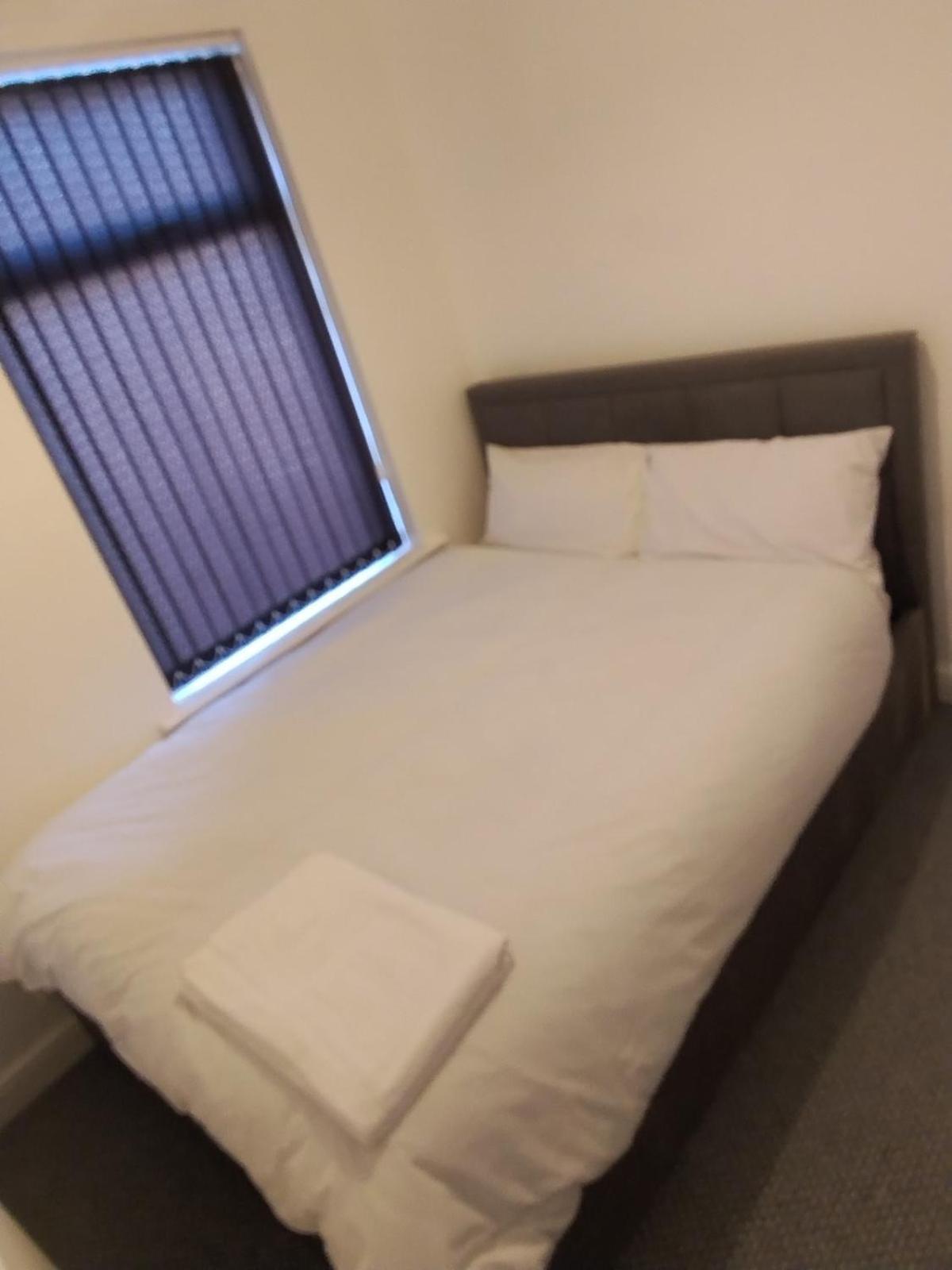 Holiday home 3br Sleeps 10 Walk To Alex Park Manchester