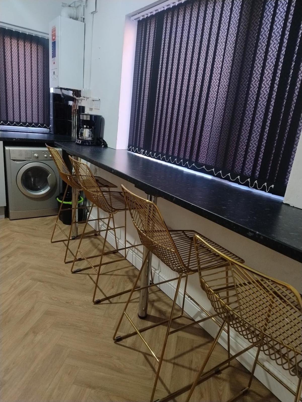 3br Sleeps 10 Walk To Alex Park Holiday home *
