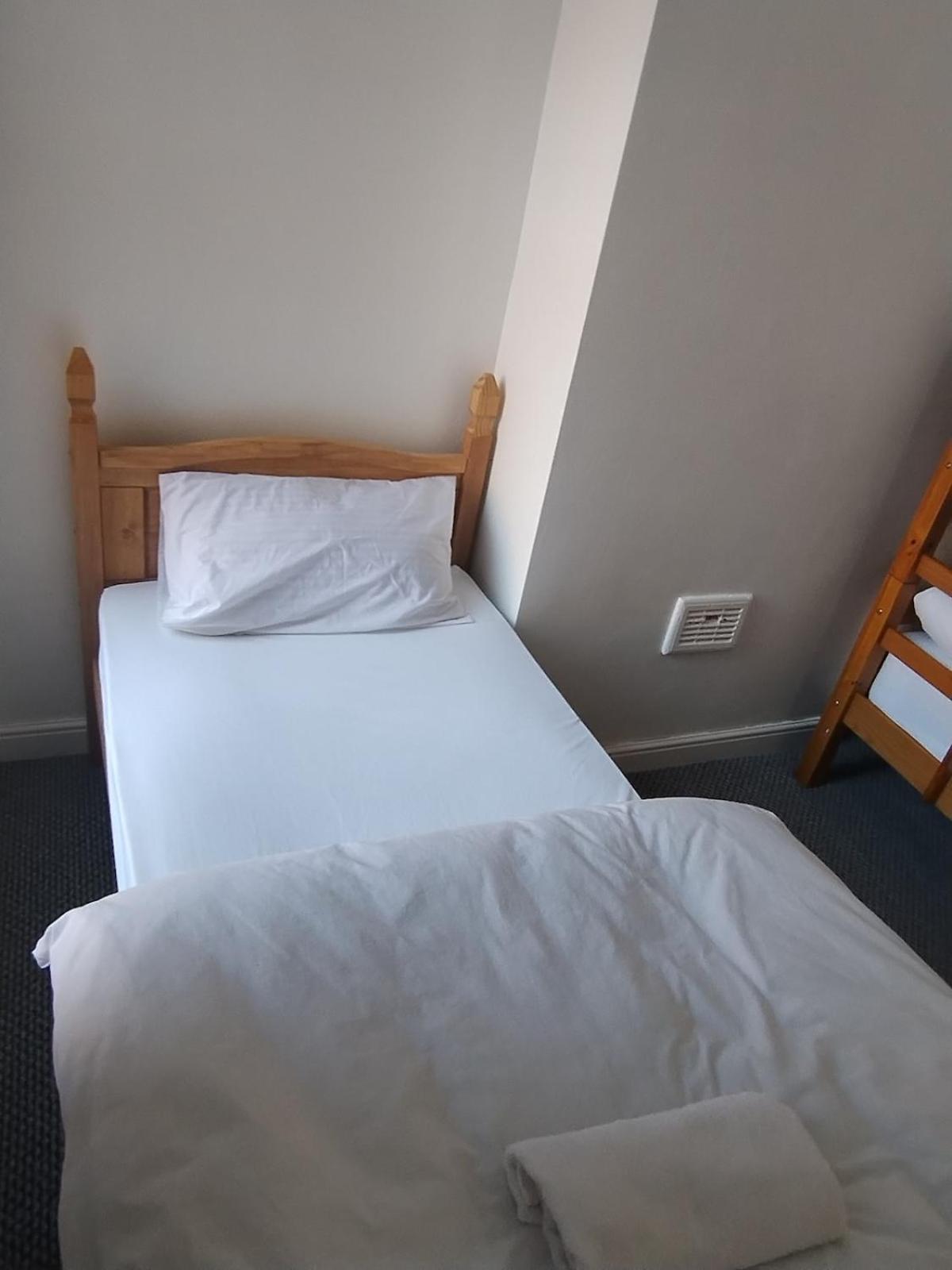 Holiday home 3br Sleeps 10 Walk To Alex Park