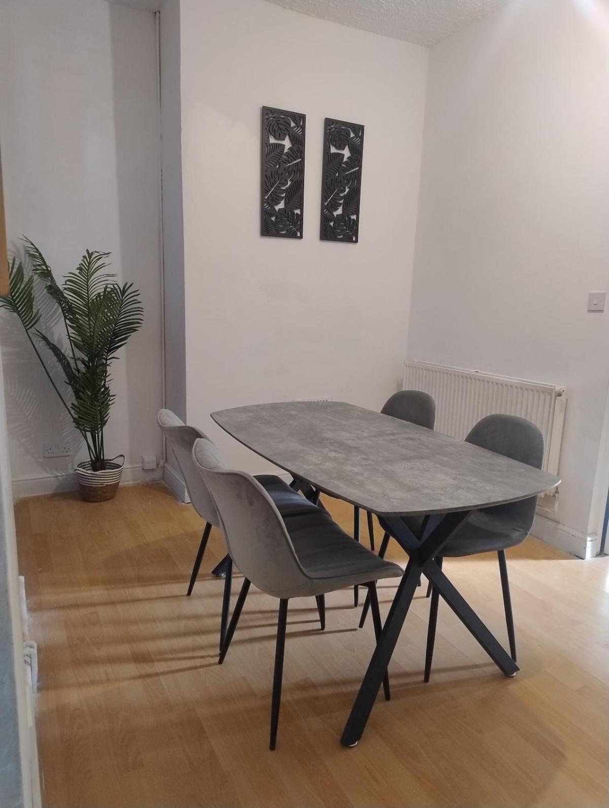 3br Sleeps 10 Walk To Alex Park Manchester
