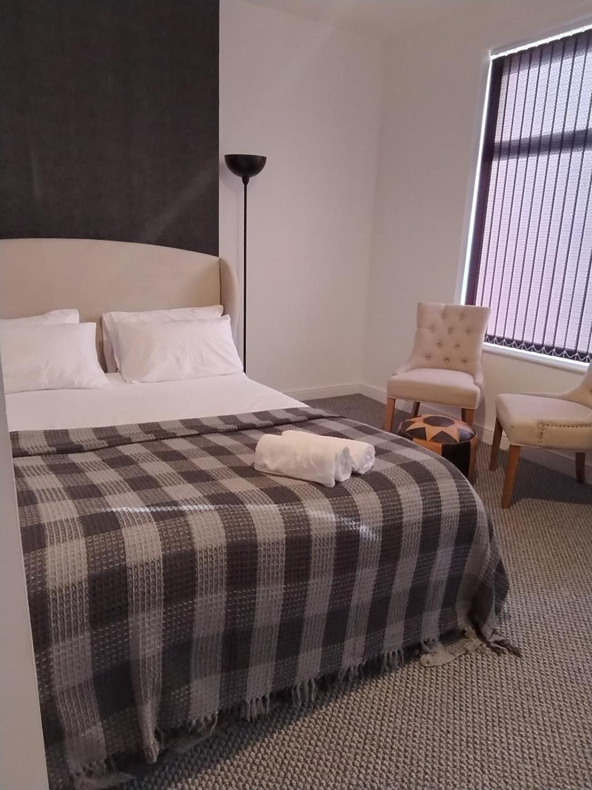 3br Sleeps 10 Walk To Alex Park Holiday home *