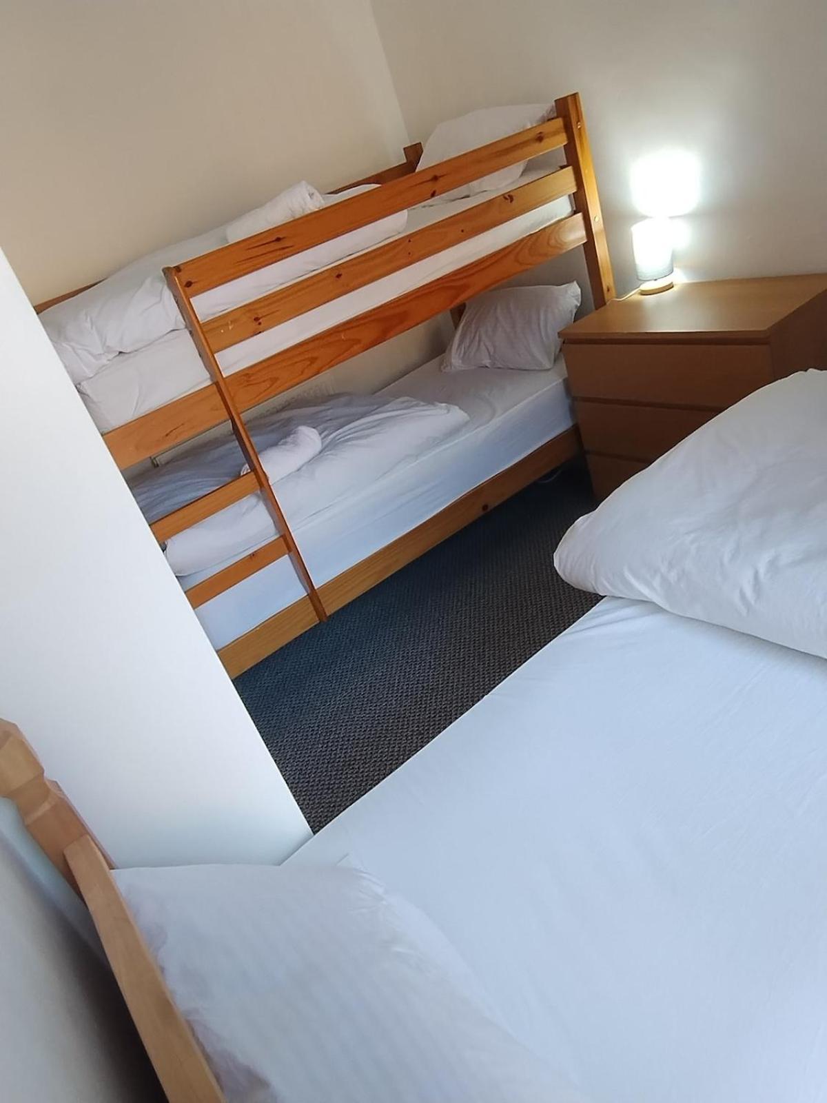 Holiday home 3br Sleeps 10 Walk To Alex Park Manchester