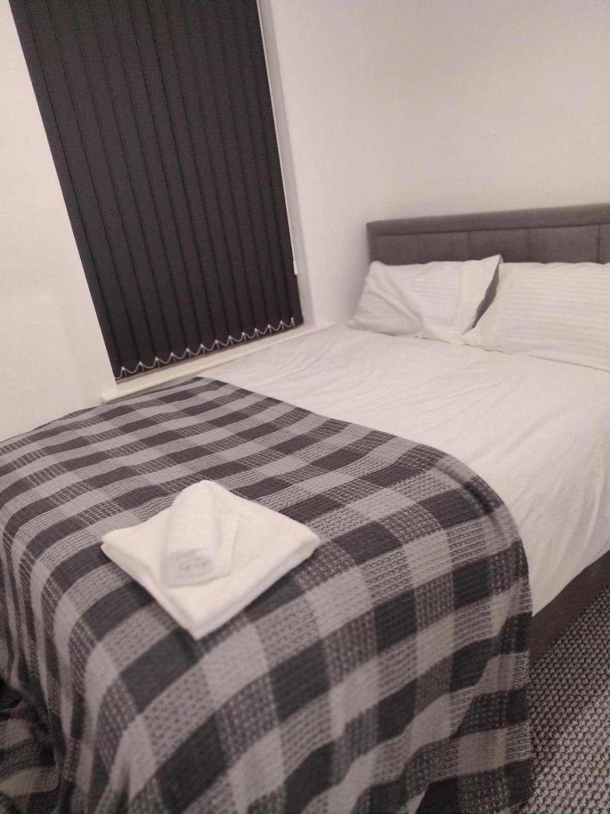3br Sleeps 10 Walk To Alex Park Holiday home Manchester