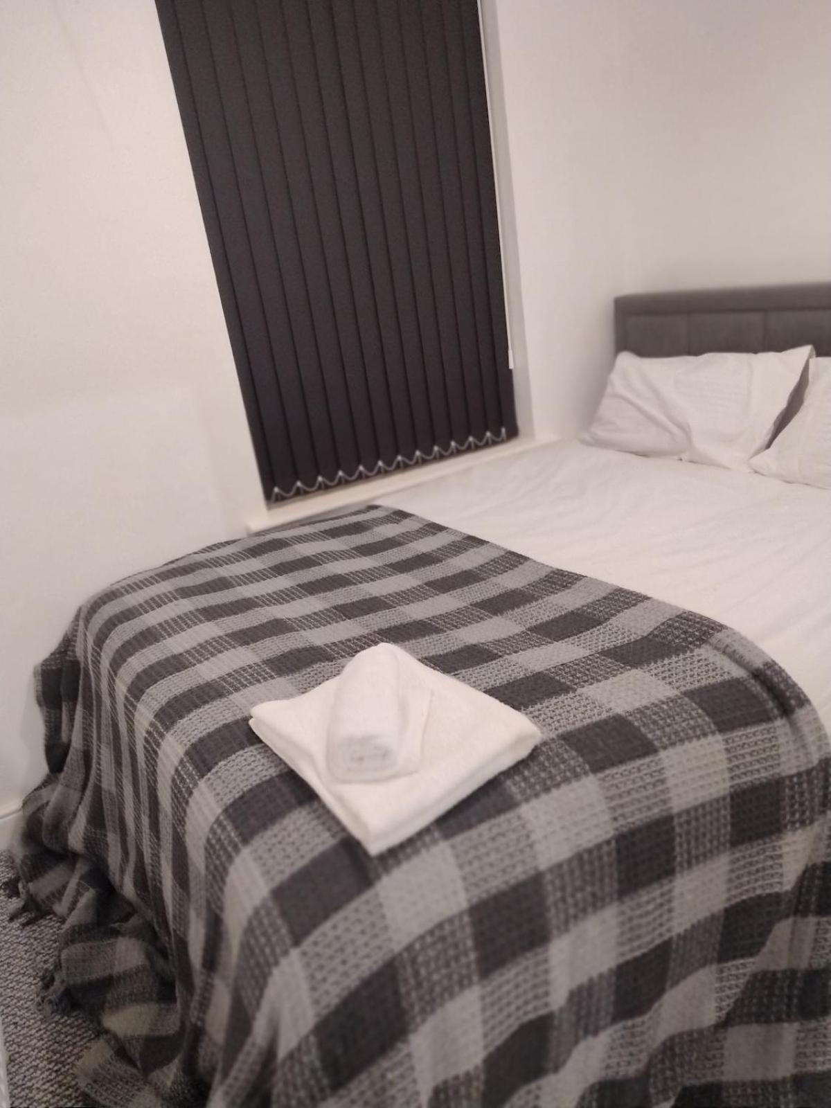 3br Sleeps 10 Walk To Alex Park
