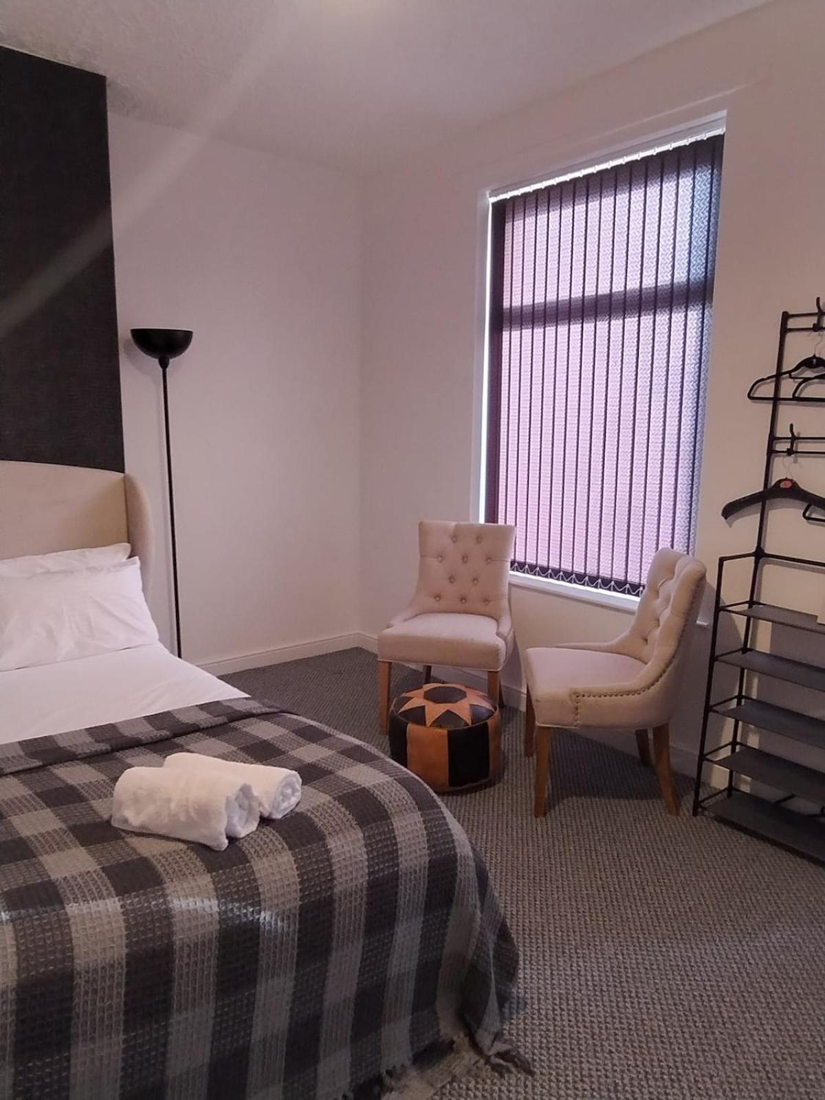 3br Sleeps 10 Walk To Alex Park Manchester