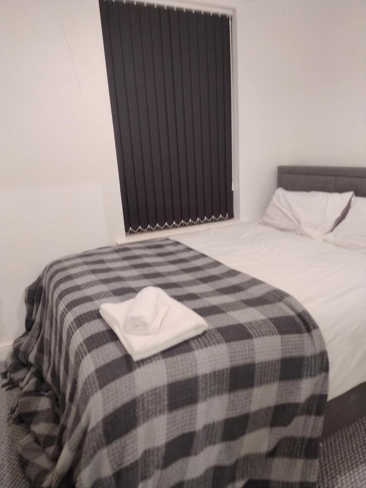 3br Sleeps 10 Walk To Alex Park *
