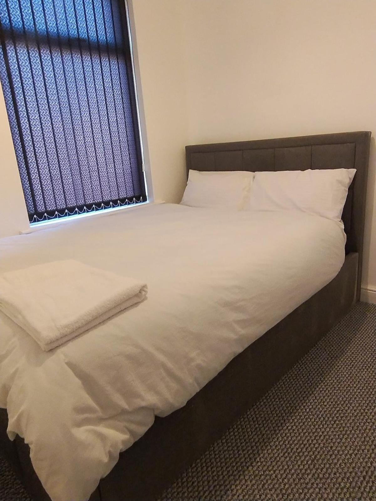 3br Sleeps 10 Walk To Alex Park Holiday home Manchester