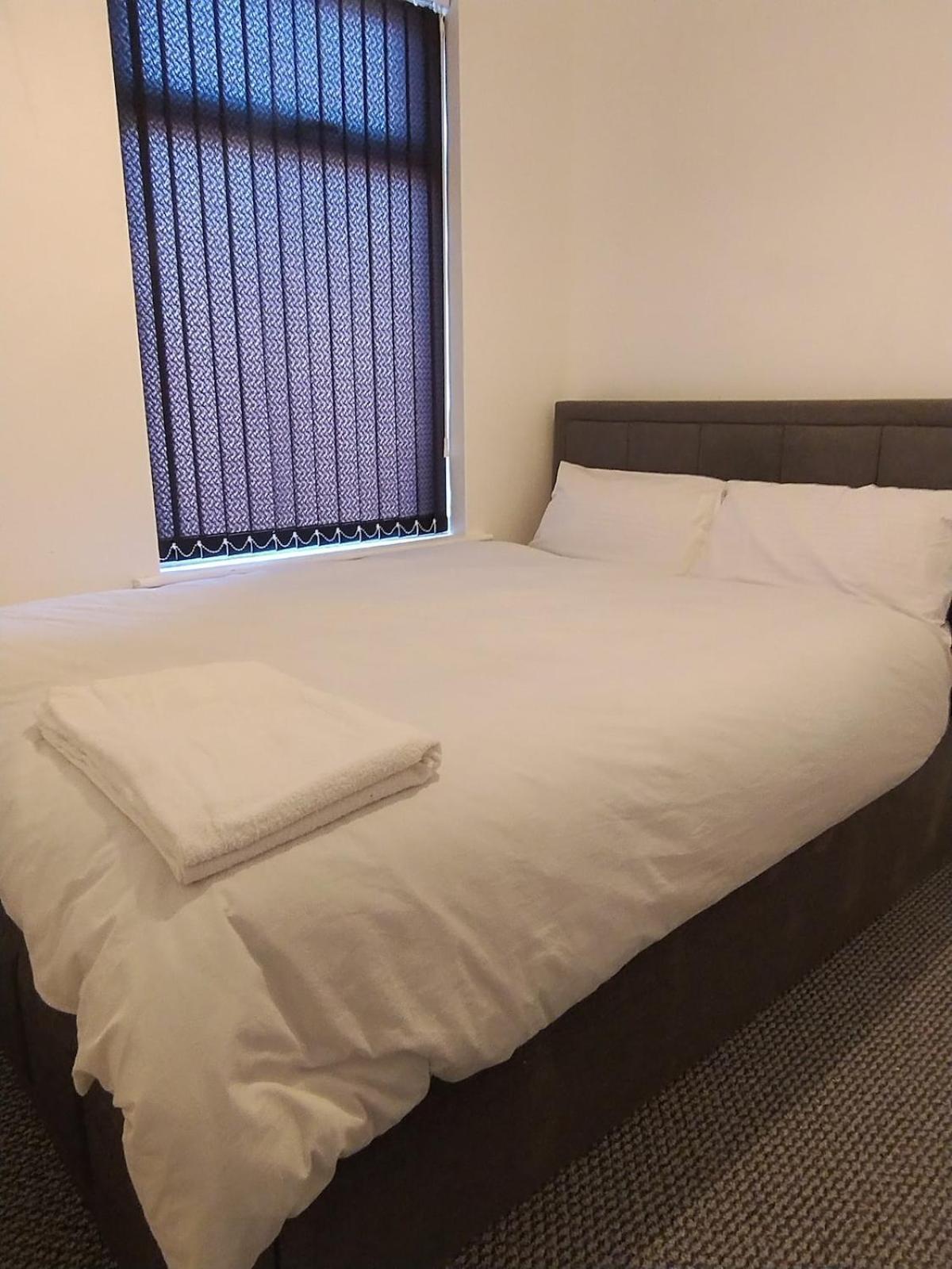 3br Sleeps 10 Walk To Alex Park Holiday home