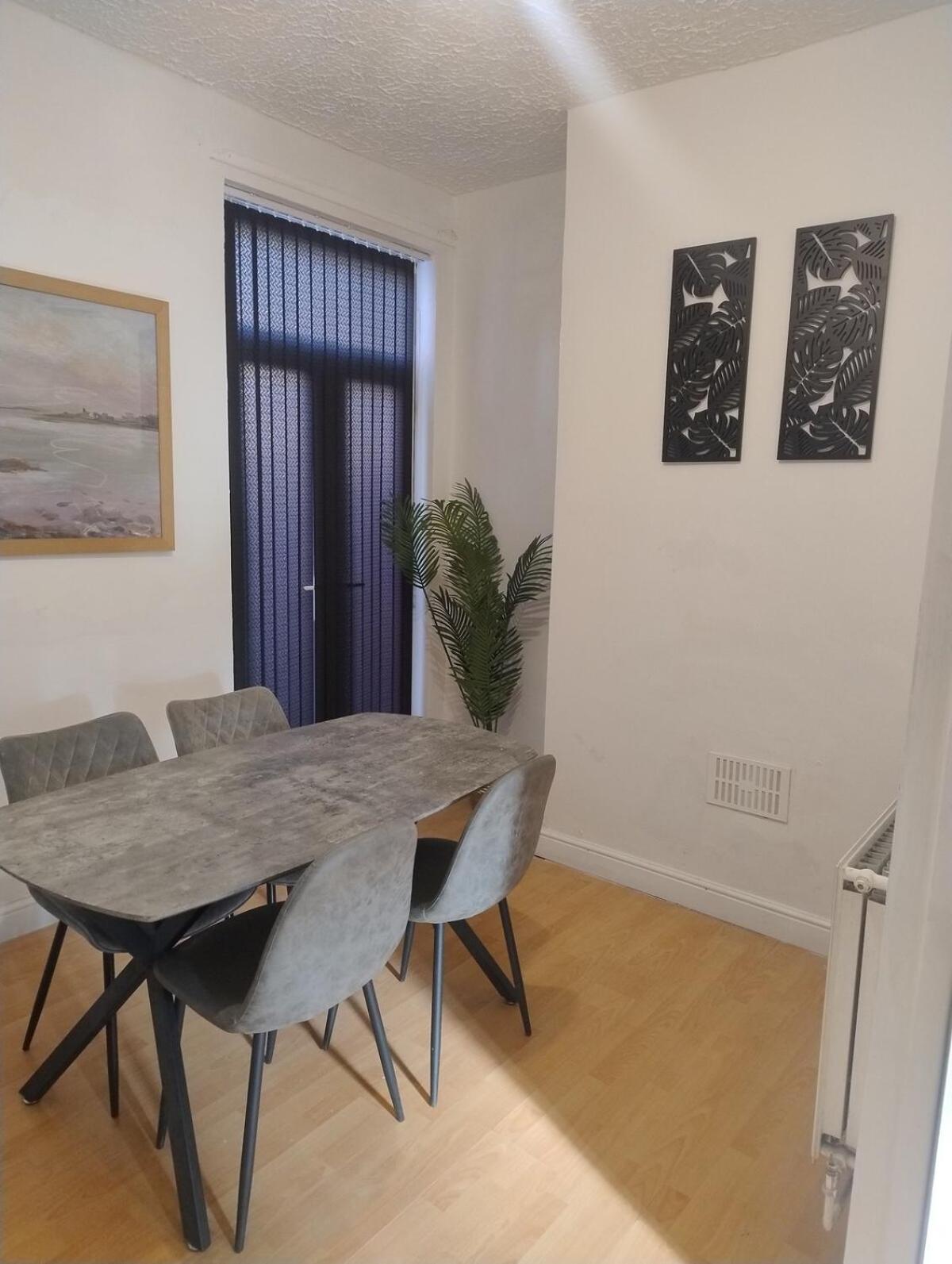 3br Sleeps 10 Walk To Alex Park Manchester