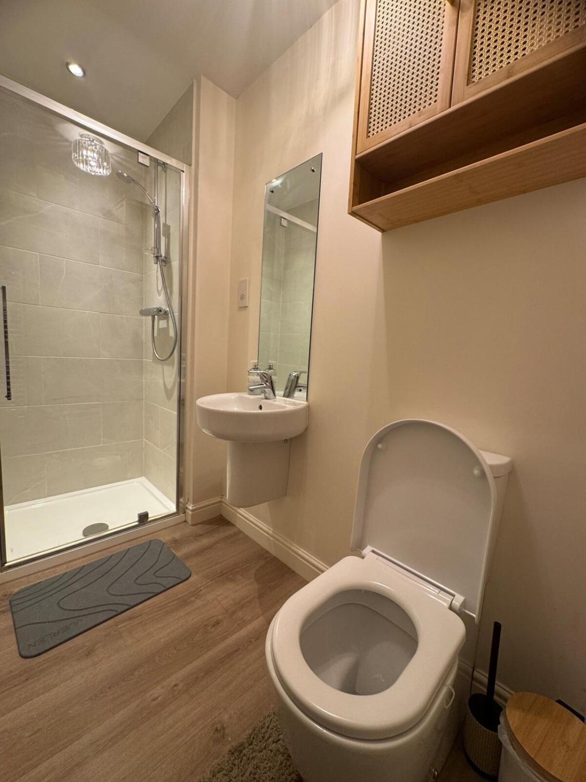 Appartement Large 3 Bed House Near Etihad And Coop Live