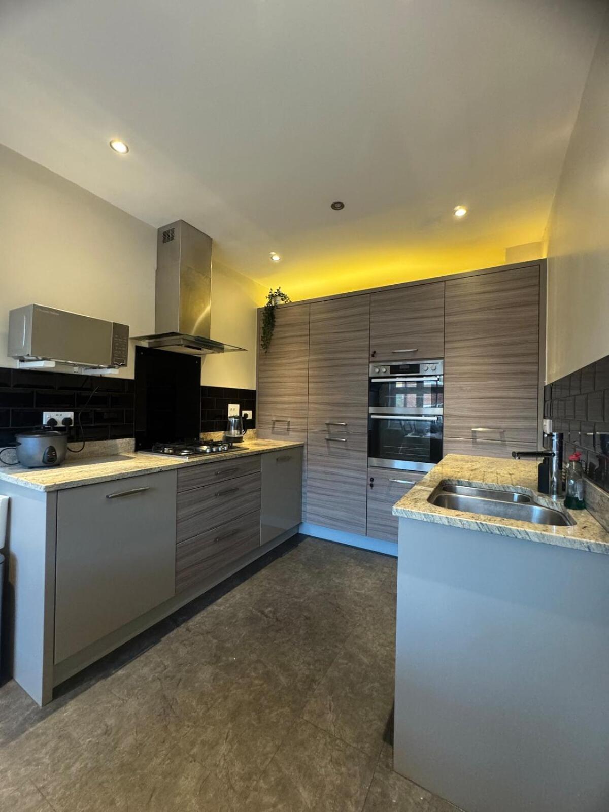 Large 3 Bed House Near Etihad And Coop Live Appartement