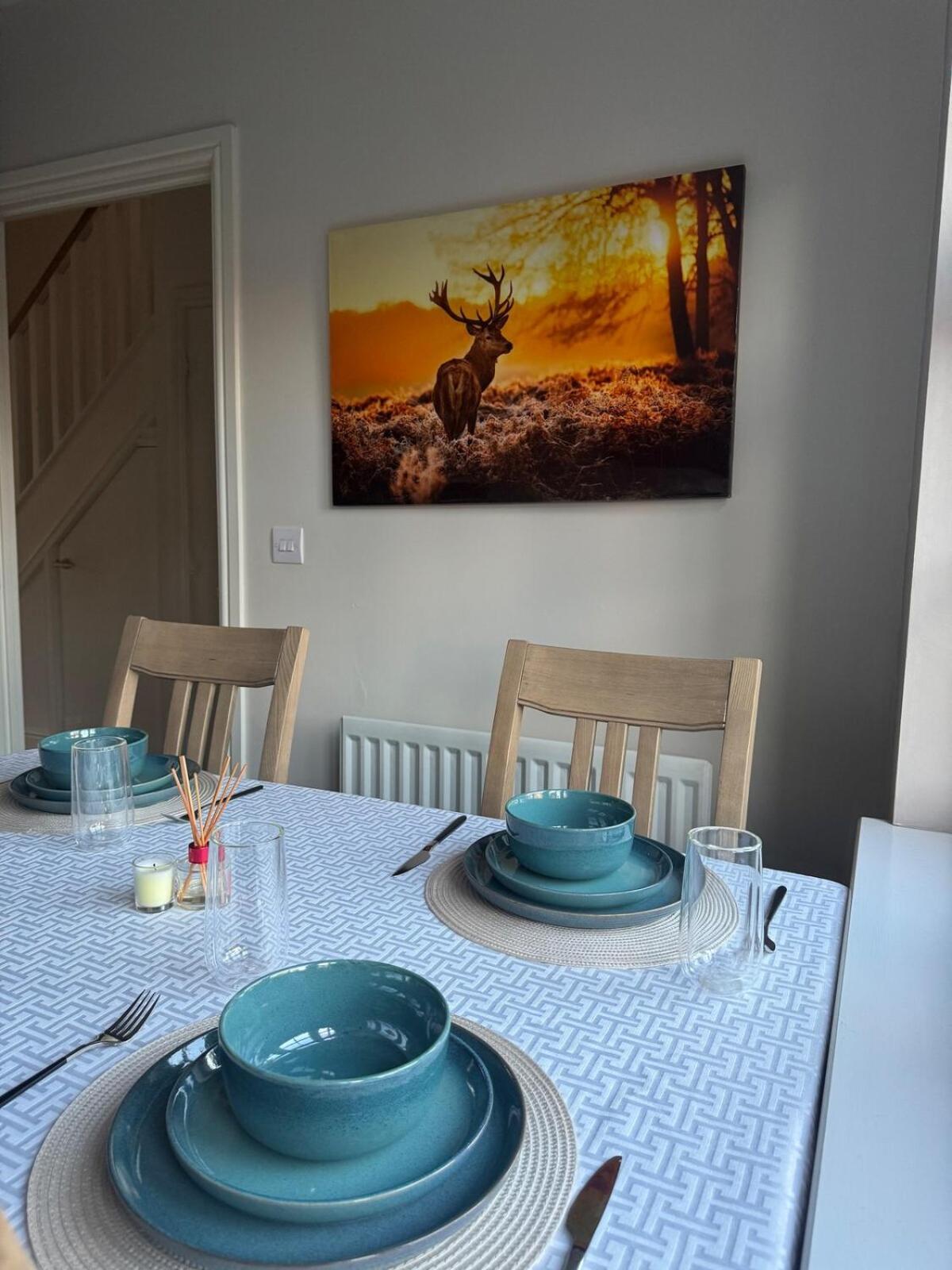 Large 3 Bed House Near Etihad And Coop Live Appartement *