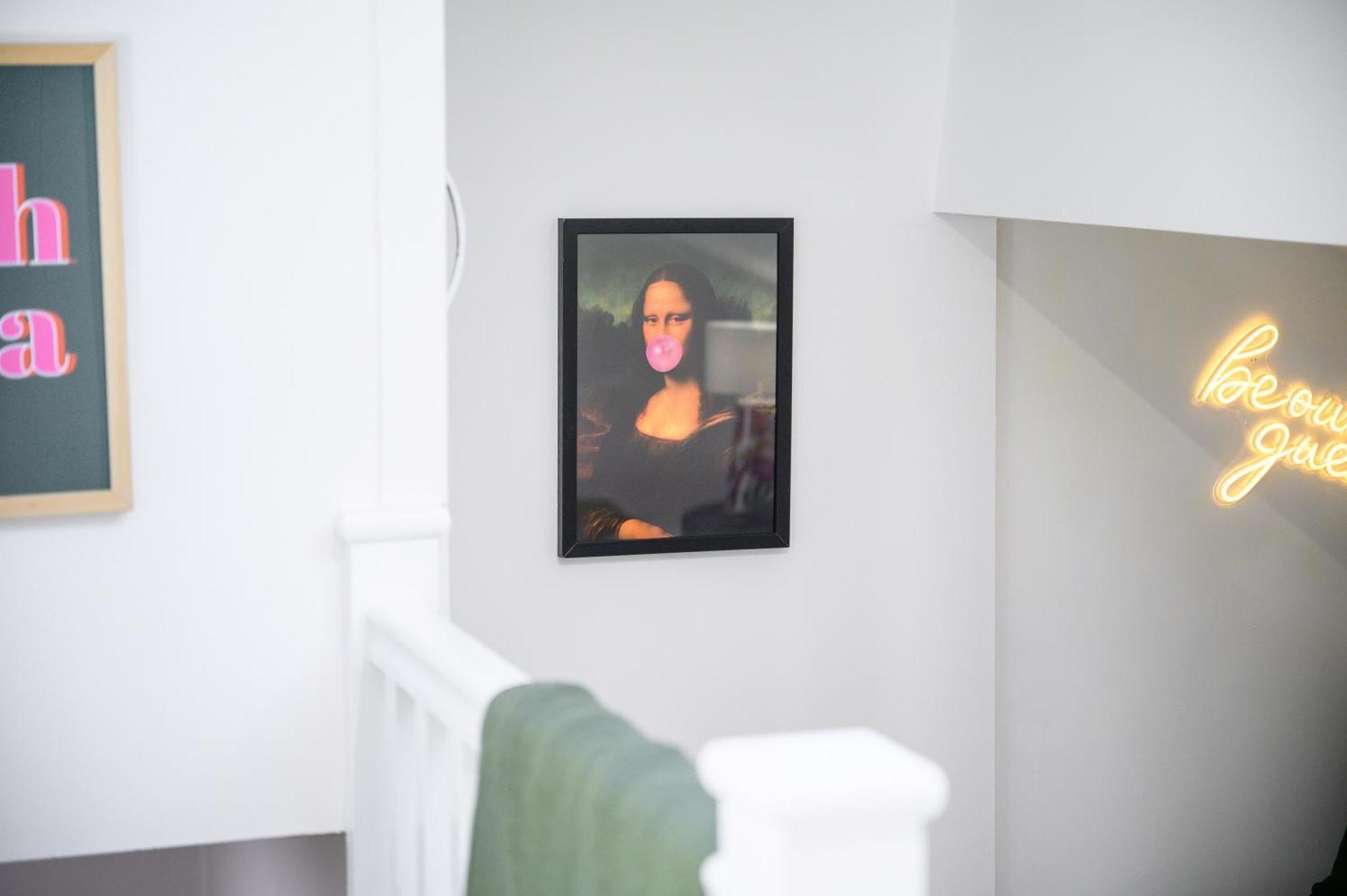 New Listing - Stunning Prestwich Retreat - Sleeps 7 Manchester