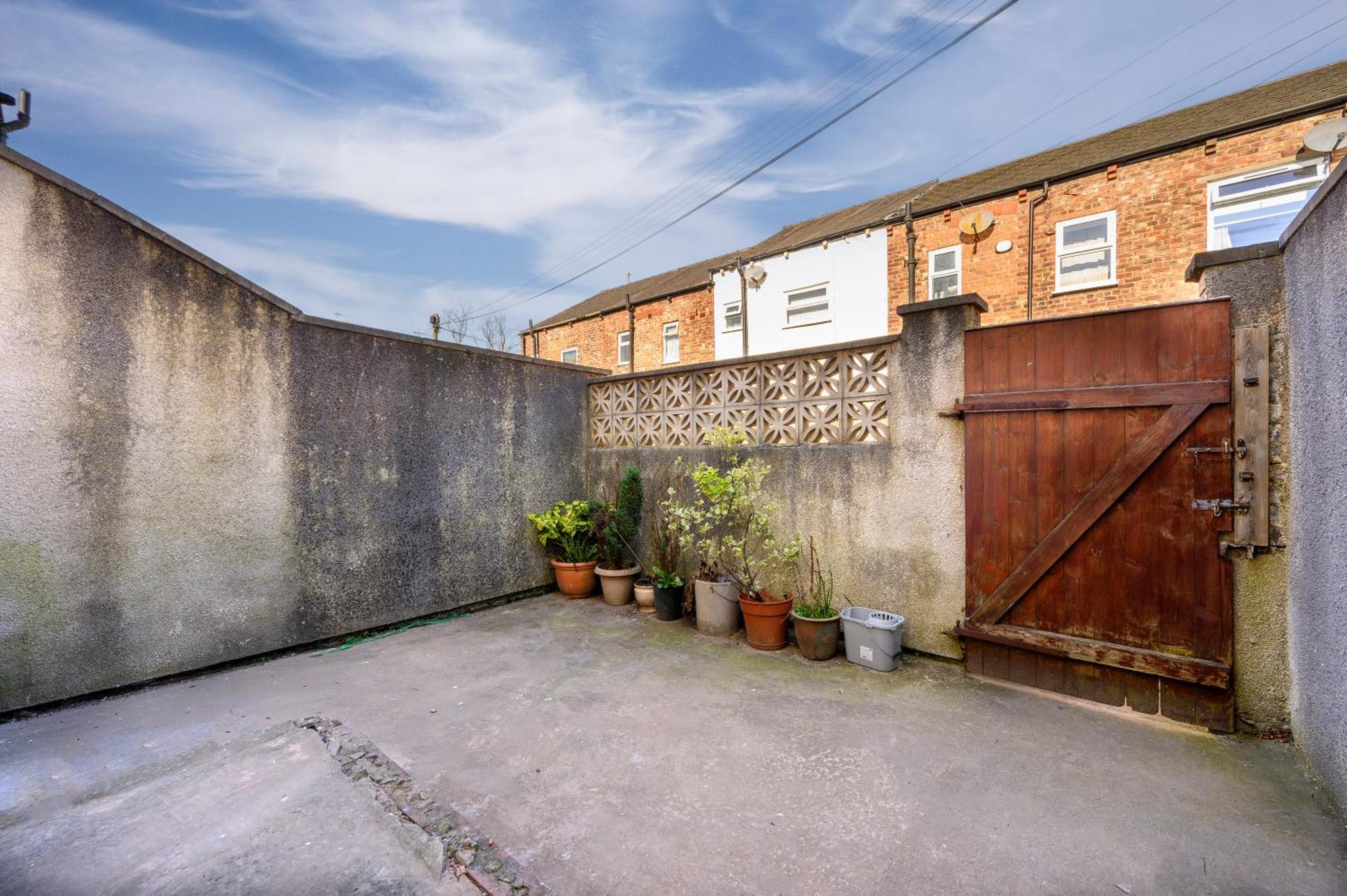New Listing - Stunning Prestwich Retreat - Sleeps 7 Holiday home *