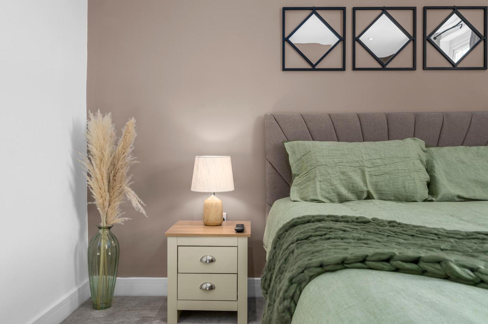 New Listing - Stunning Prestwich Retreat - Sleeps 7 * Manchester
