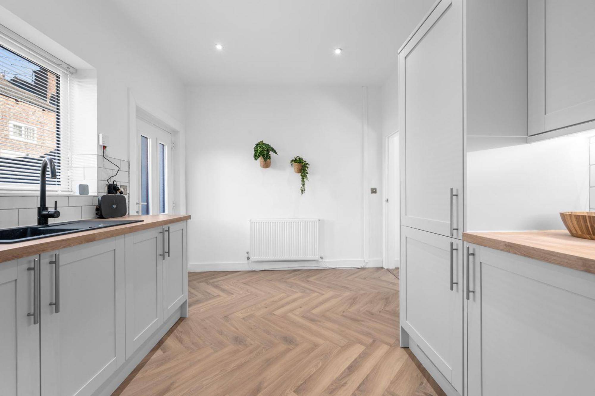 Holiday home New Listing - Stunning Prestwich Retreat - Sleeps 7 Manchester