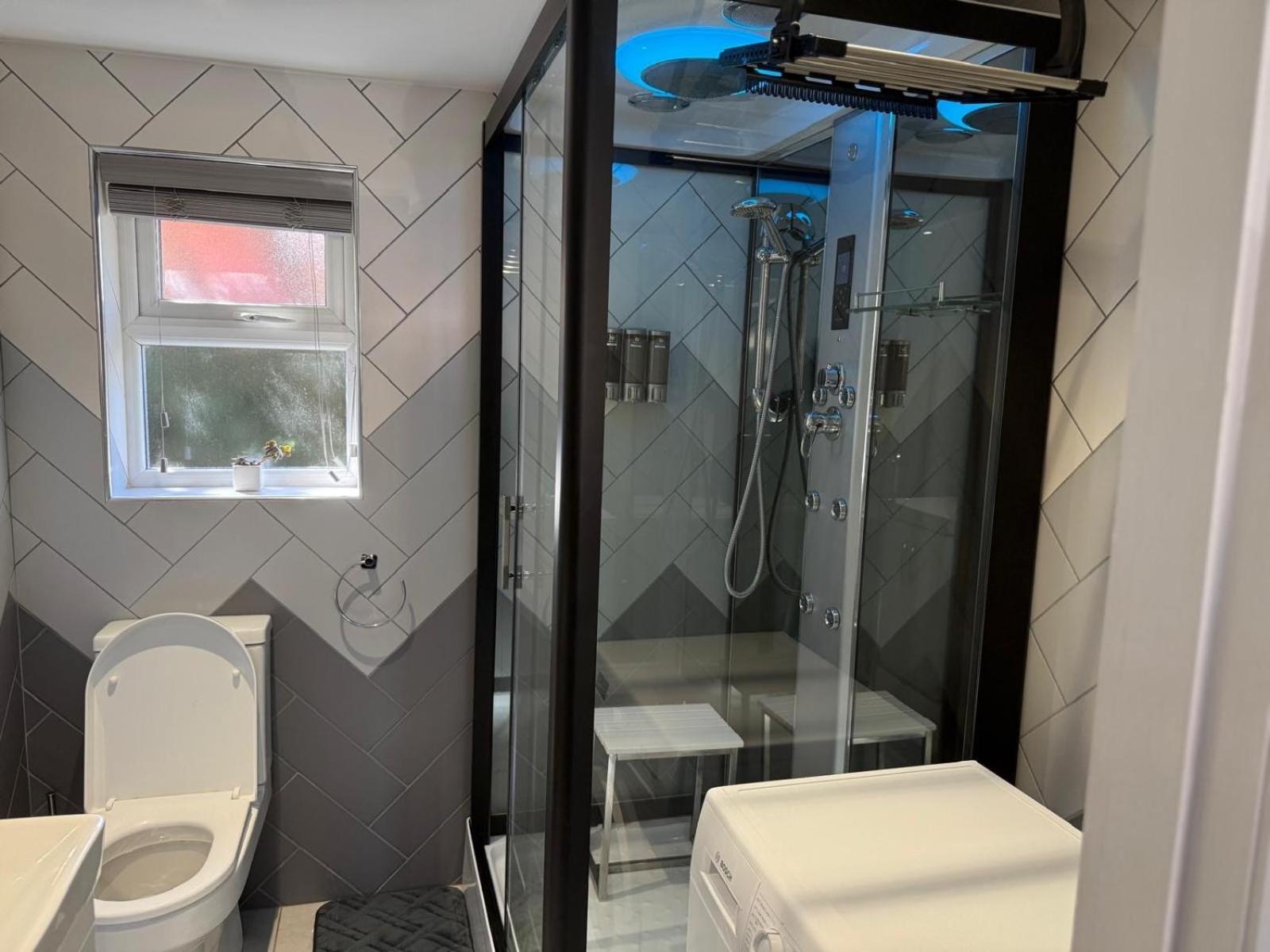 Studio - Stereo Shower Freeparking 5Min To Metro Manchester
