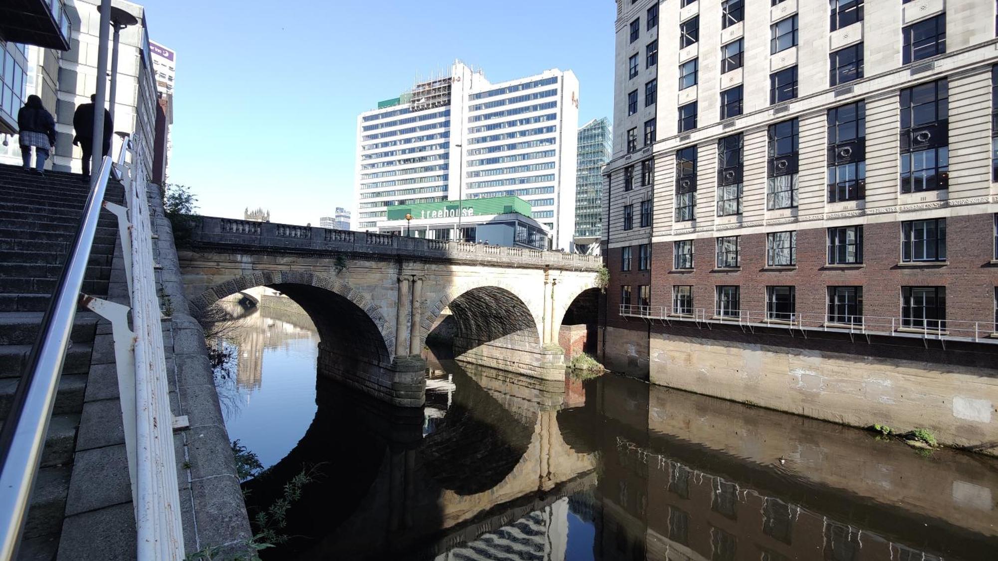 Comfort 2 Bedrooms 2 Bathrooms - Walks To Ao Arena, Shopping & Business Centre In Minutes *