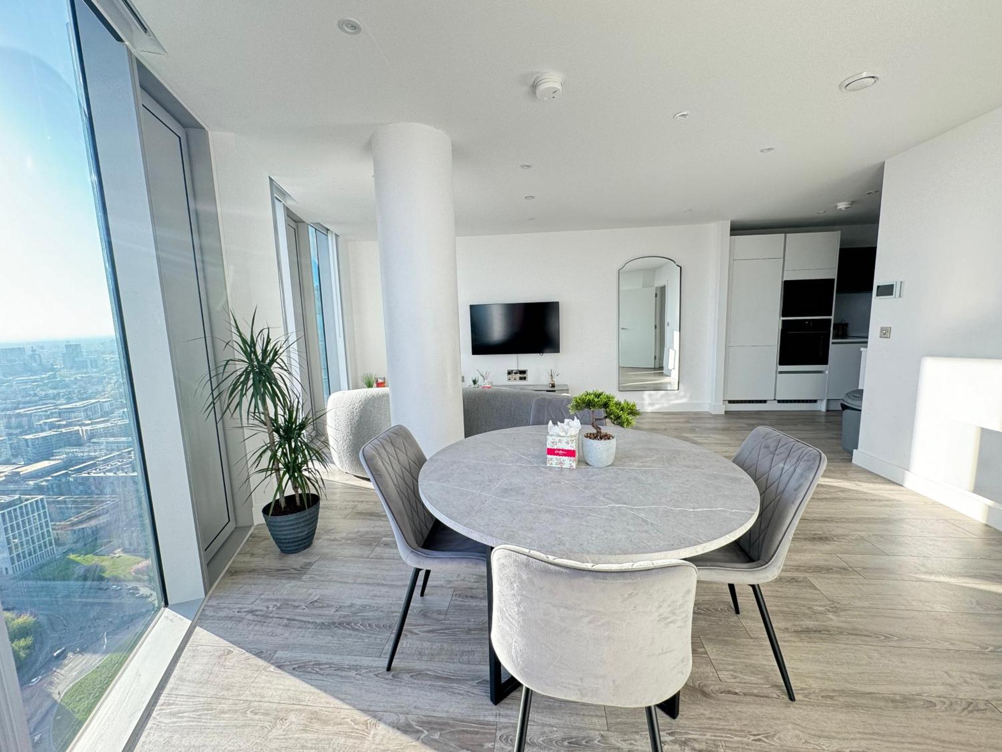 Apartment 3 Bedroom Penthouse In The Centre Deansgate New Build High Floor Manchester