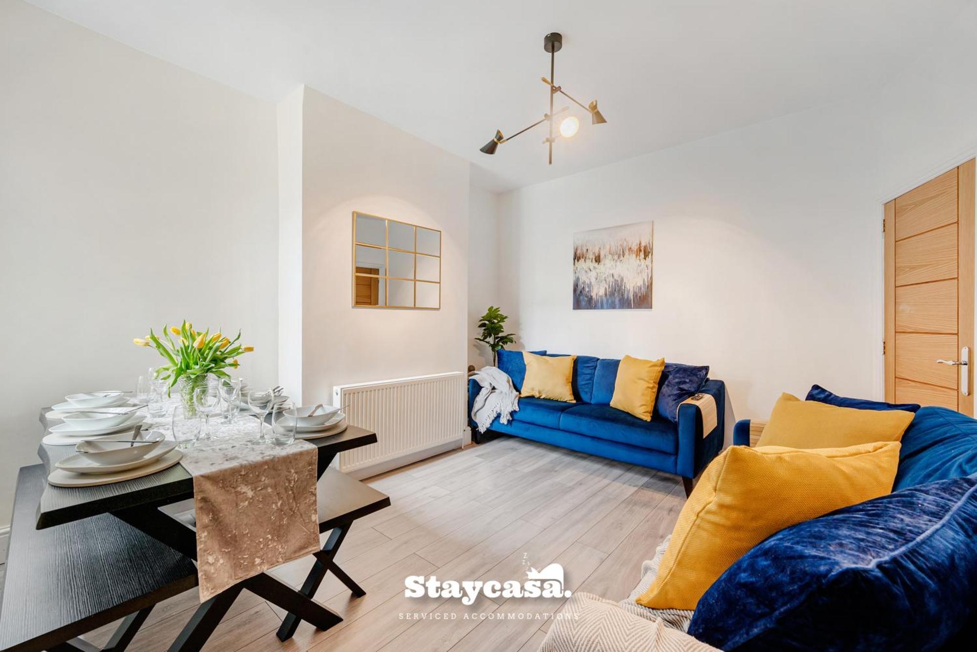 Urban Oasis Spacious 4-bedroom In Holiday home *