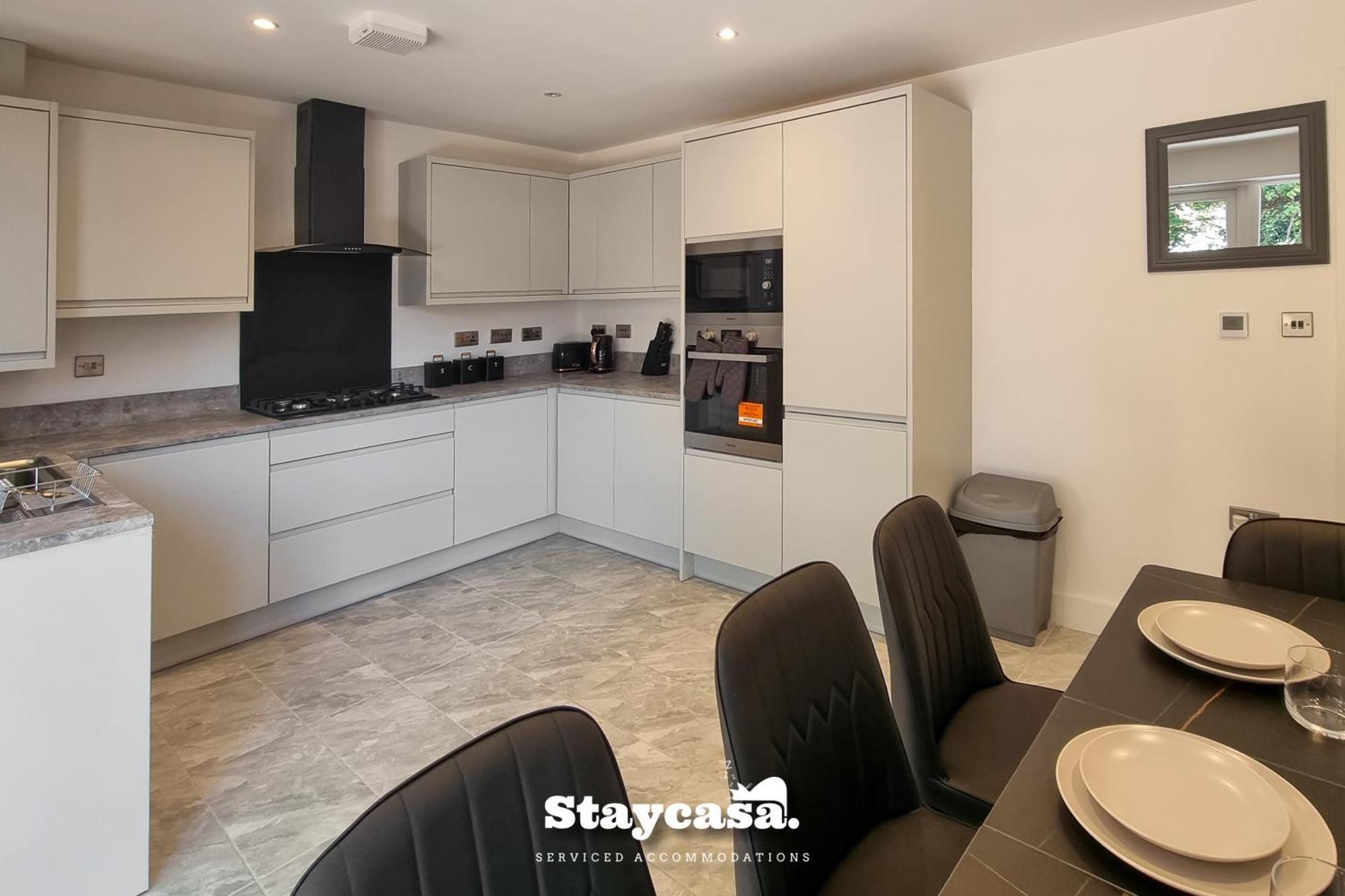 Holiday home Harmony Living Modern New Build With Parking *