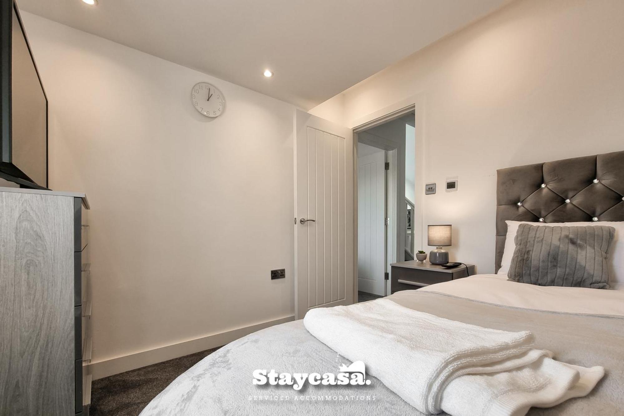 Harmony Living Modern New Build With Parking Holiday home *