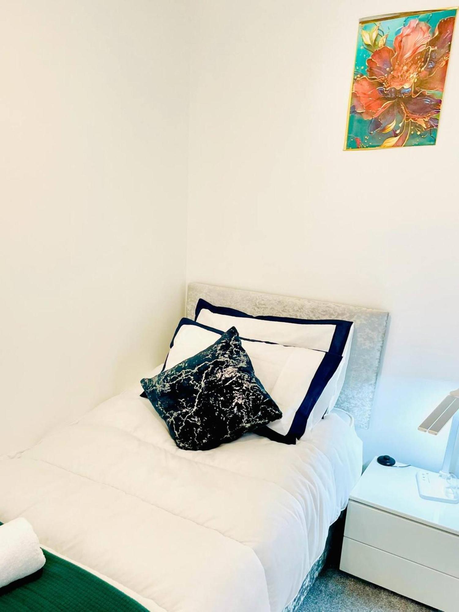 Holiday home Stylish 3 Bdr House With Free Parking Near Hulme