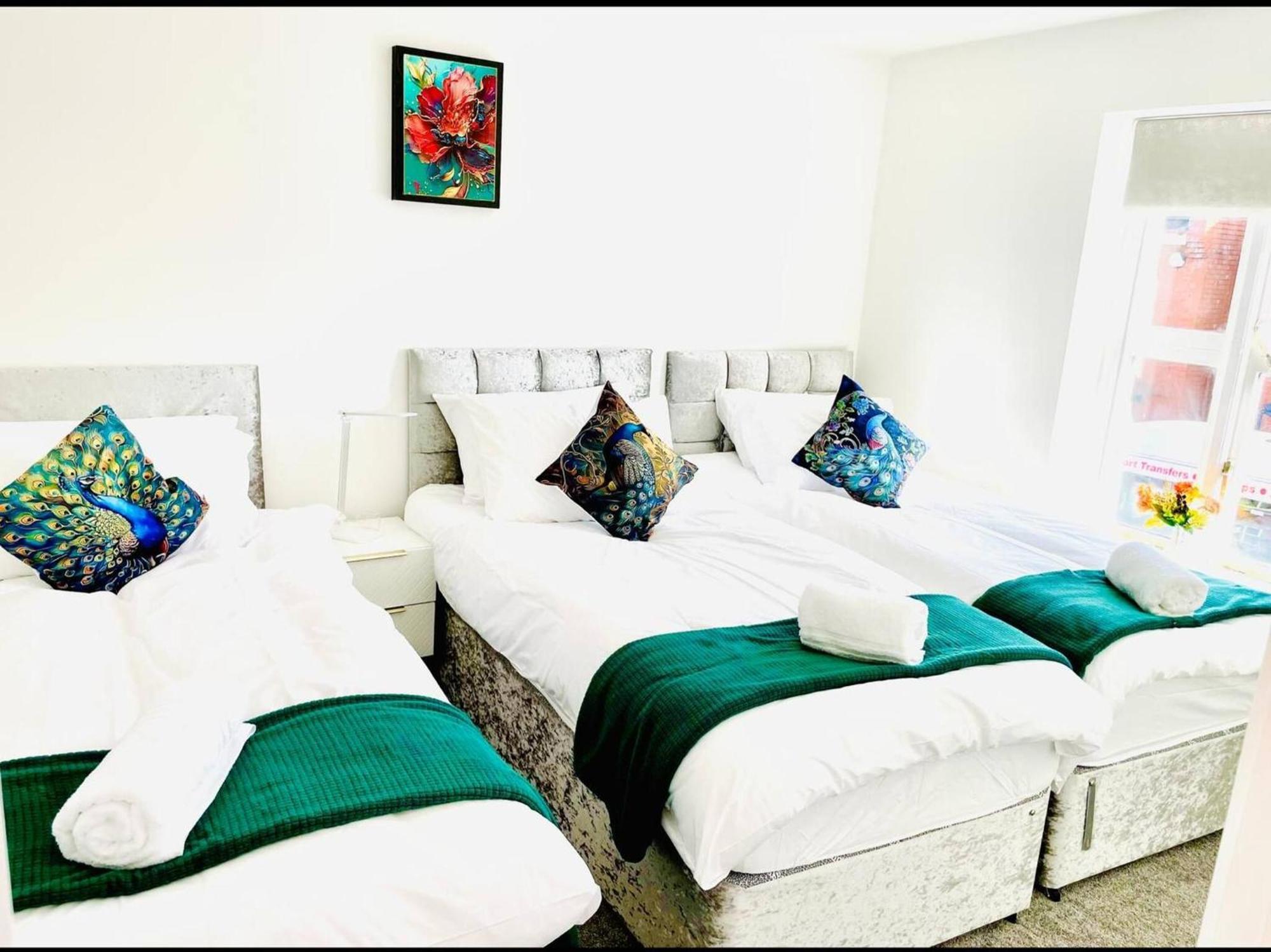 Holiday home Stylish 3 Bdr House With Free Parking Near Hulme *