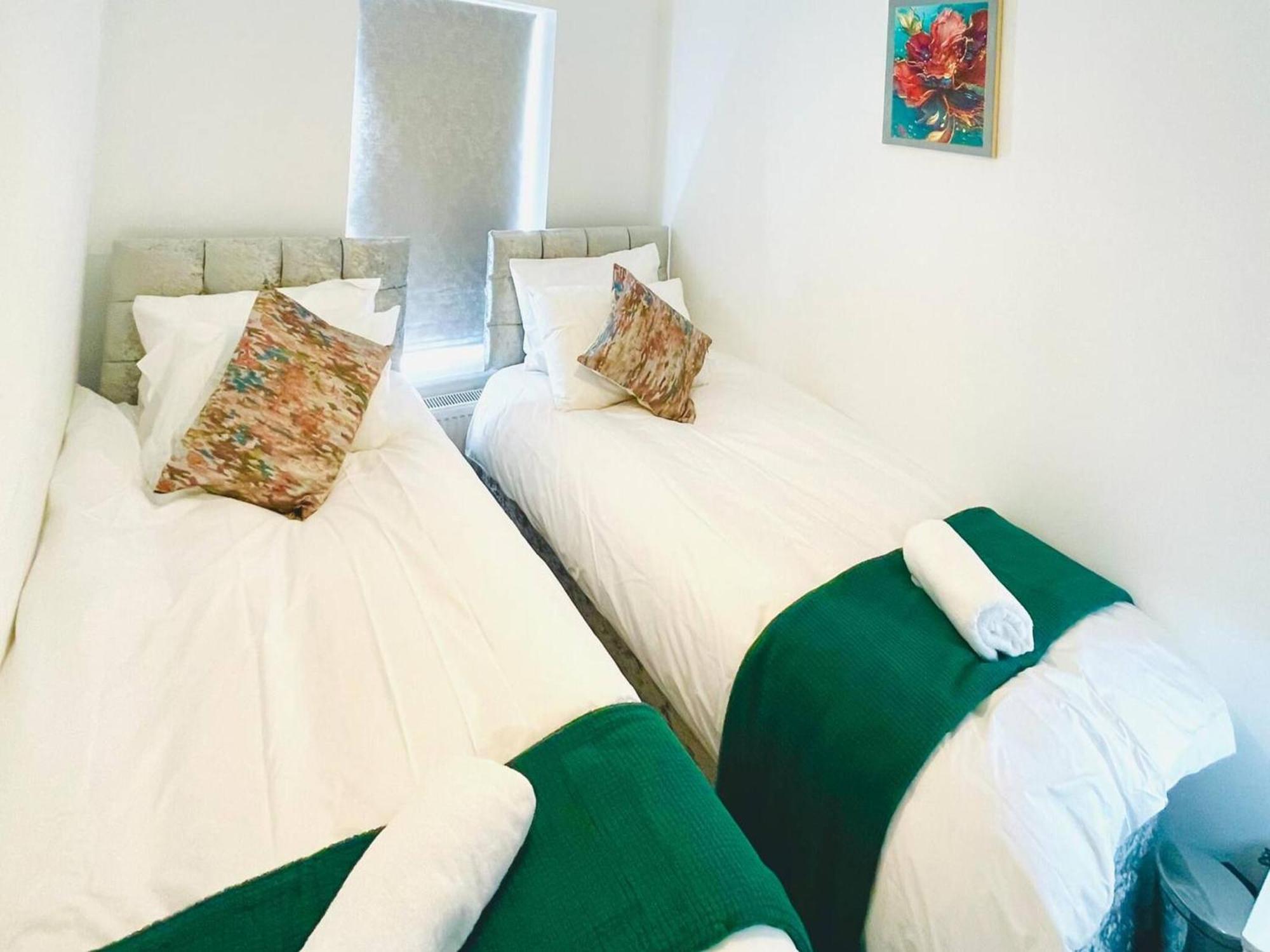 Stylish 3 Bdr House With Free Parking Near Hulme Holiday home