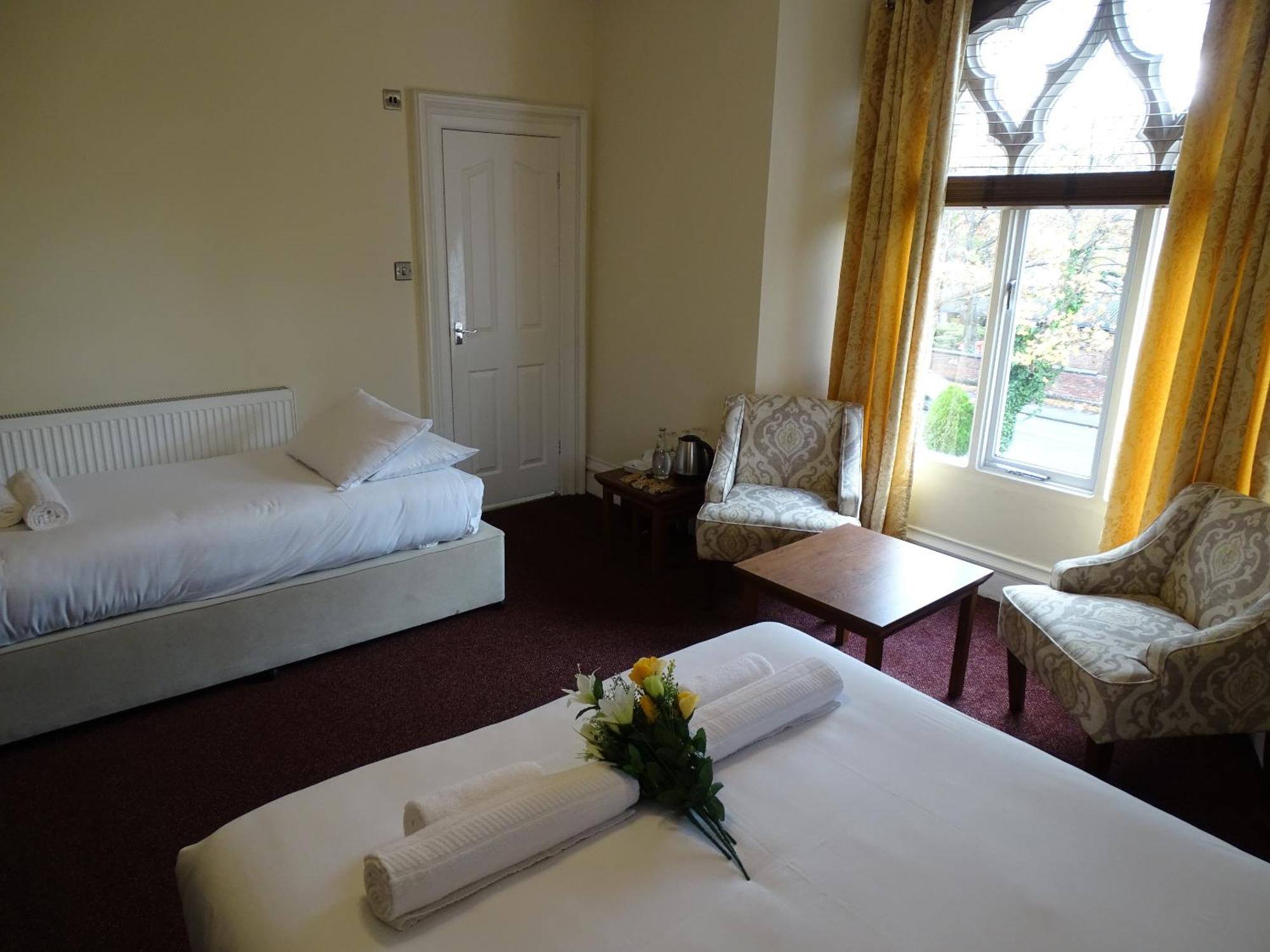 Milverton Hotel *