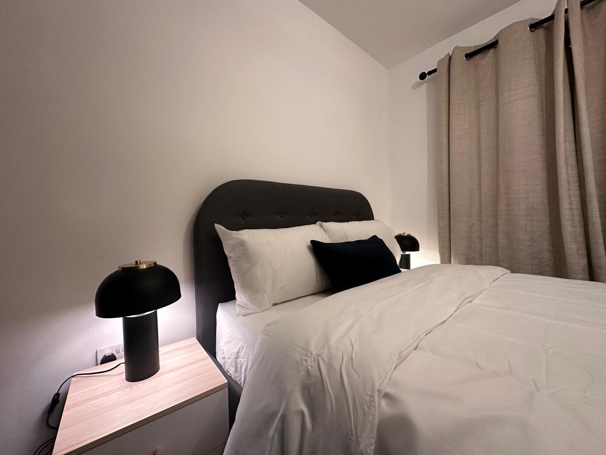 Centrally Located Modern 2 Bedroom Apartment, Minutes Walk To Ao Arena * Manchester