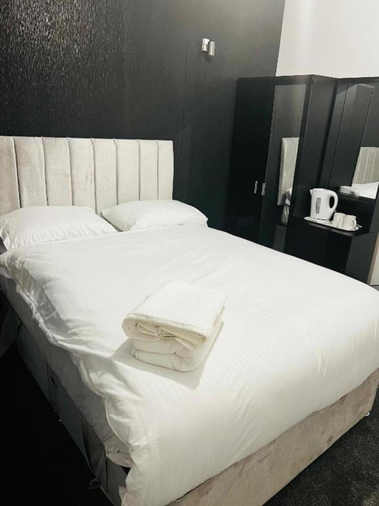 Oyo The Pleasant House Hotel 3*