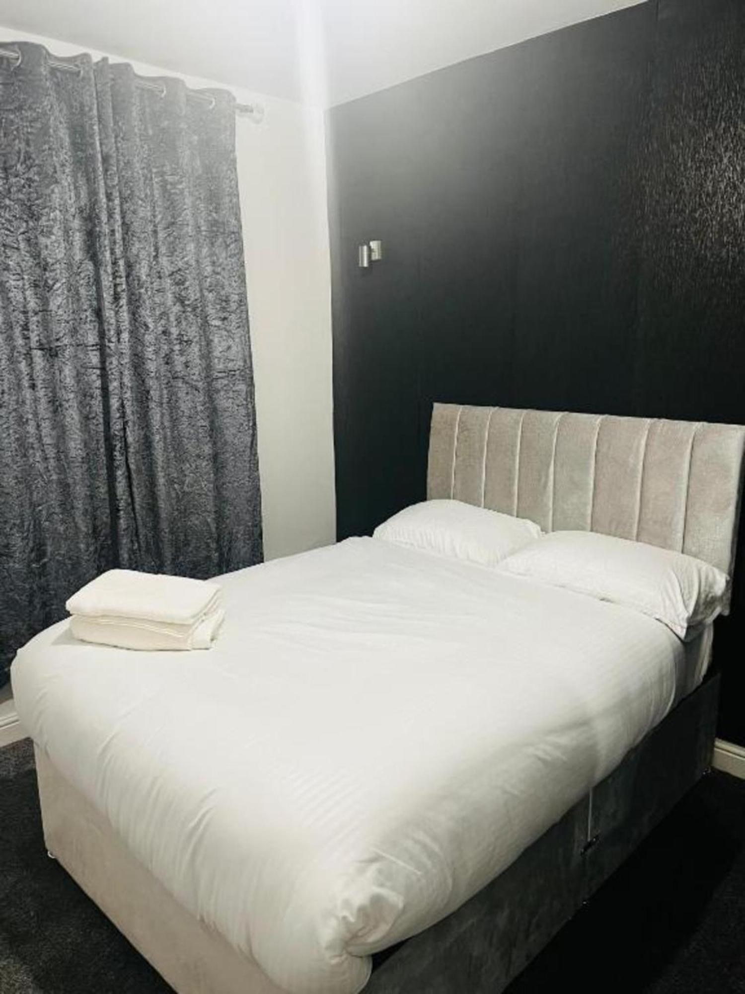 Hotel Oyo The Pleasant House 3*