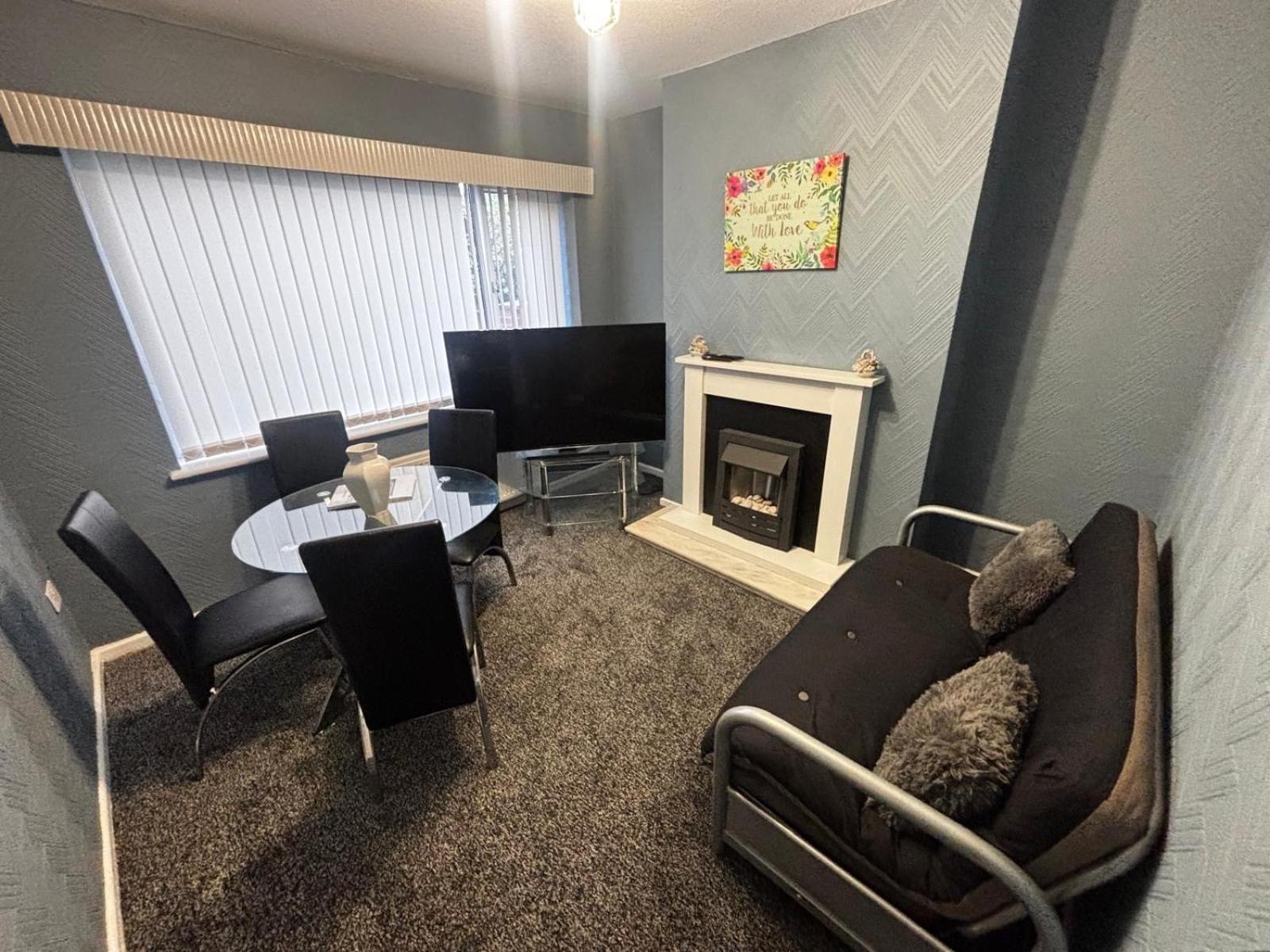 Vakantiehuis Housesleeps9-fireplace-garden-bbq-tv Manchester